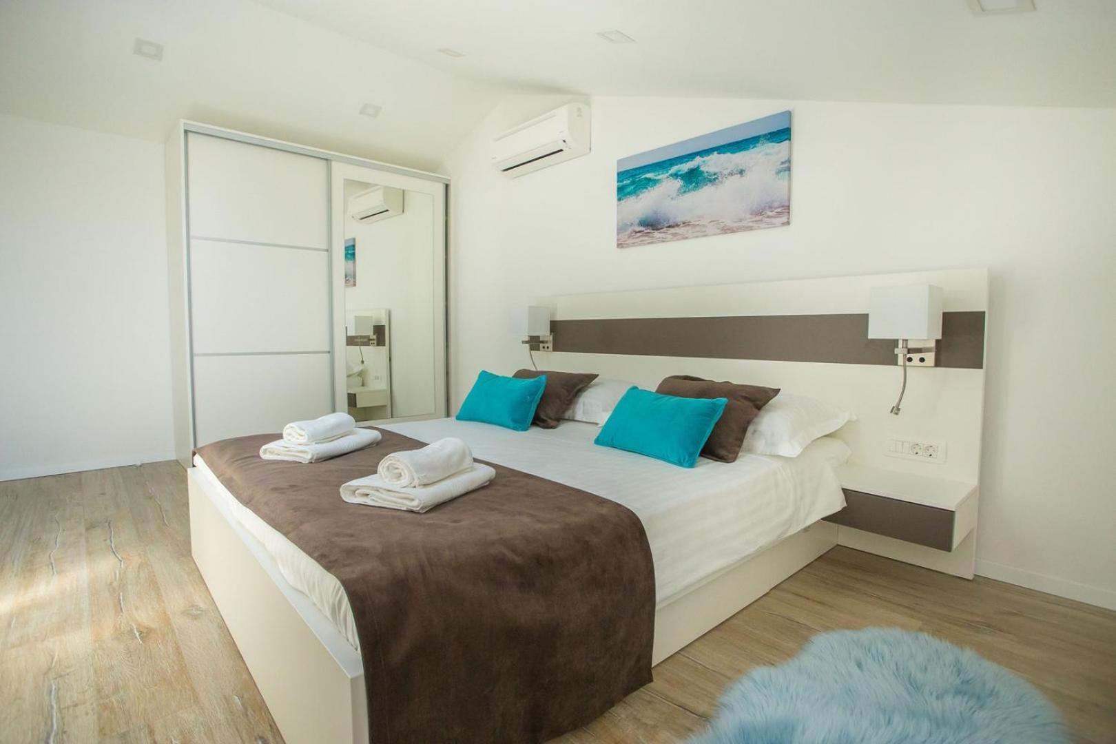 Two Bedroom Milohanic Iii Apartment *